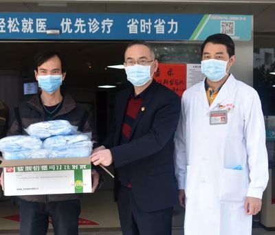 厚街愛心藥店捐贈口罩抗擊疫情 “我們不賣，也要先送給醫(yī)護(hù)人員”